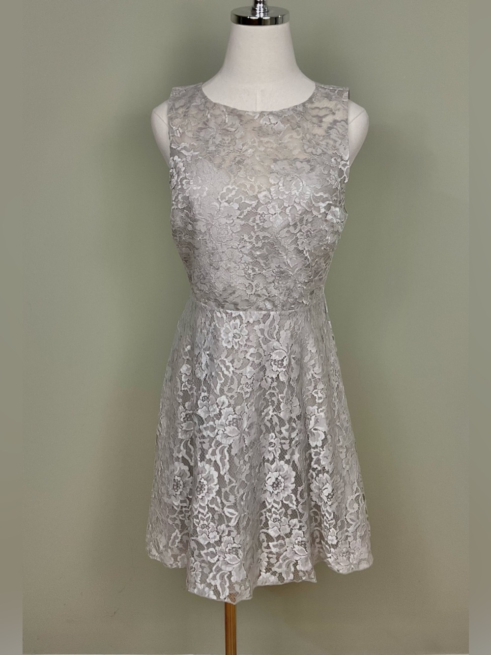 Alice + Olivia Metallic Natalia Open Back Lace Mini Dress Taupe Silver Sz 10
